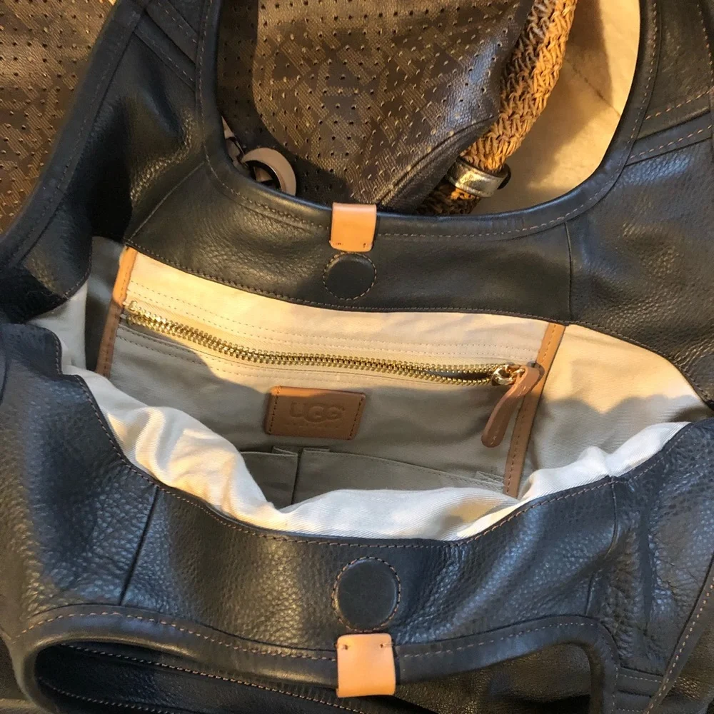 UGGS bag in black gently used.  Brand new UGGS grey shoes sneaker size 10! - Picture 6 of 9